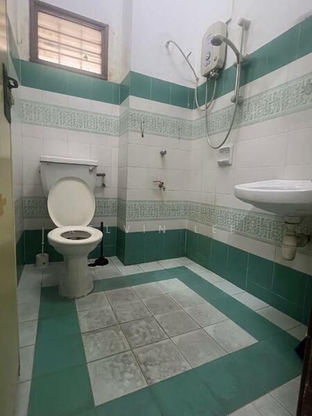2-storey Terraced House for Sale in Usj 9 (Subang Jaya) - Kelvin Lee - Bathroom - PropertyGuru.com.my