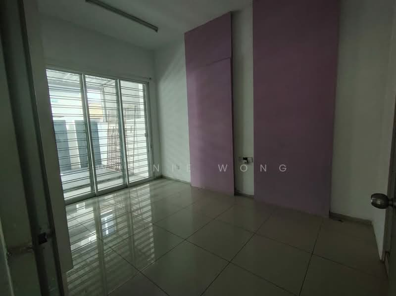 Semi-Detached House for Sale in Seri Kembangan (Selangor) - Winnie Wong - Bedroom - PropertyGuru.com.my