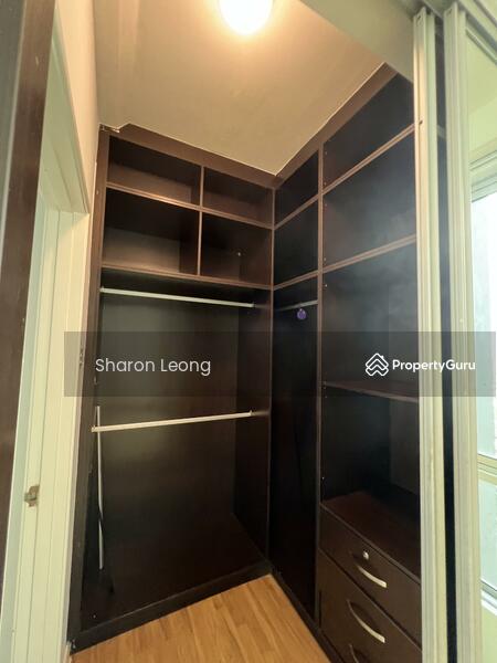 Master Walk-in Wardrobe 