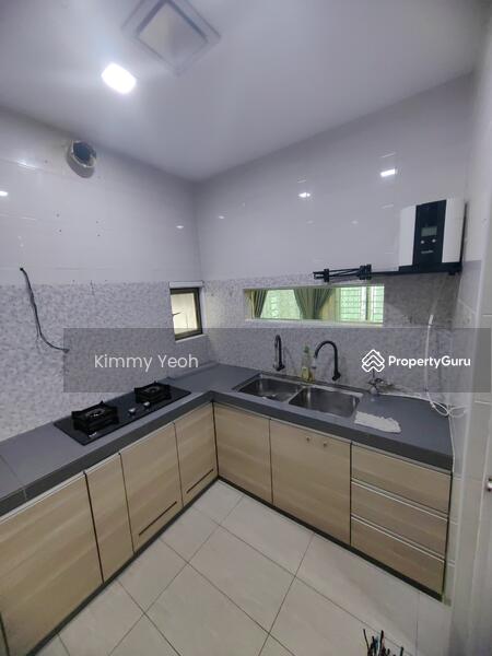 Wet Kitchen with cooking hob 