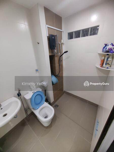 1st floor guest 1 Bathroom