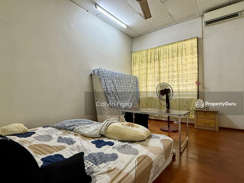 1st bedroom