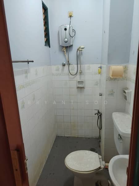 Rumah Teres 2 Tingkat untuk Dijual di Bandar Kinrara Seksyen 5 (Bandar Kinrara) - Bryant Soo - Bathroom - PropertyGuru.com.my