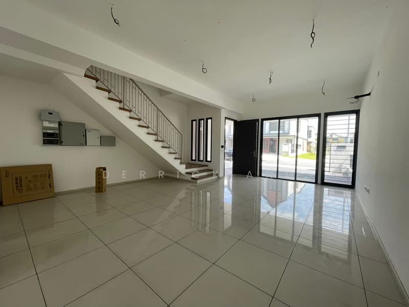 Rumah Teres 2-Tingkat untuk Dijual di Elmina (Shah Alam) - Derrick Ang - Living Room - PropertyGuru.com.my