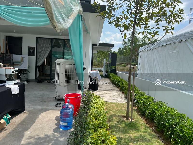 Rumah Berkembar untuk Dijual di Puchong (Selangor) - Lim Jee Hone - Exterior - PropertyGuru.com.my