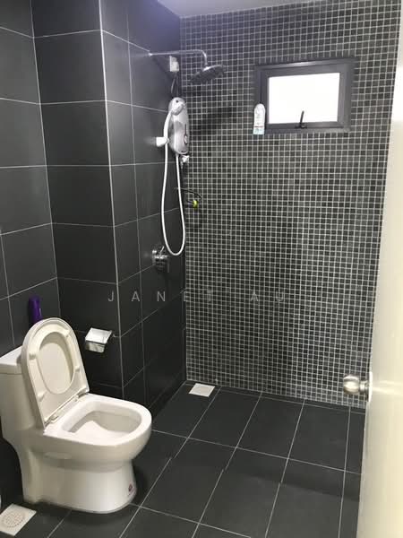 Kondominium untuk Dijual di Parkhill Residence - Janet Au - Bathroom - PropertyGuru.com.my