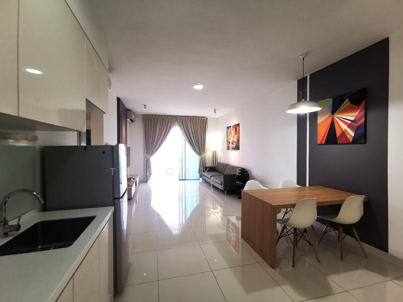 Kitchen & Dining Area