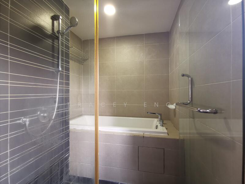 Master Bathroom Bathtub