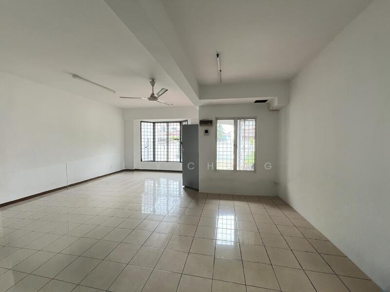 Rumah Teres 2 Tingkat untuk Dijual di Taman Sungai Besi (Salak South) - Elly Chong - Living Room - PropertyGuru.com.my