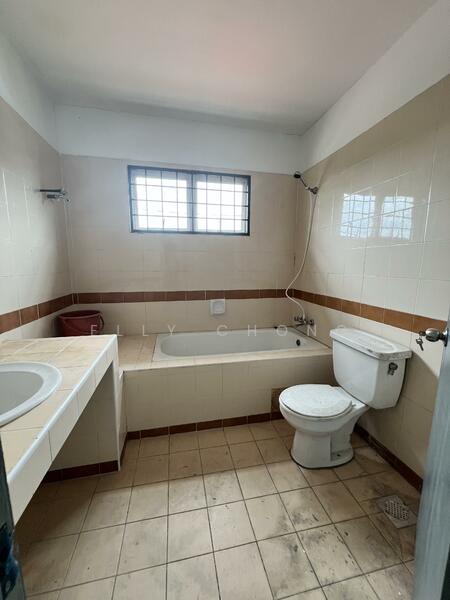 Rumah Teres 2 Tingkat untuk Dijual di Taman Sungai Besi (Salak South) - Elly Chong - Bathroom - PropertyGuru.com.my