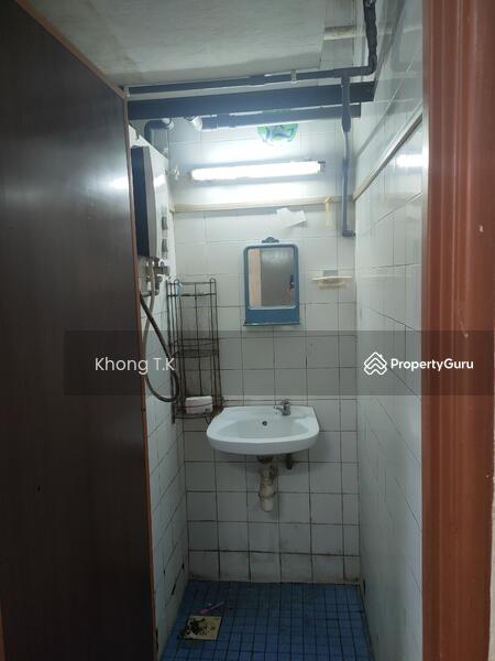 Bathroom / Bilik Mandi