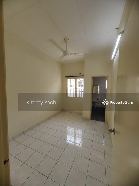 1at floor guest room with share bathroo