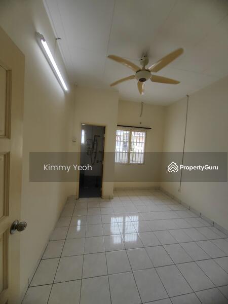 1st floor guest room 2 with share bathro