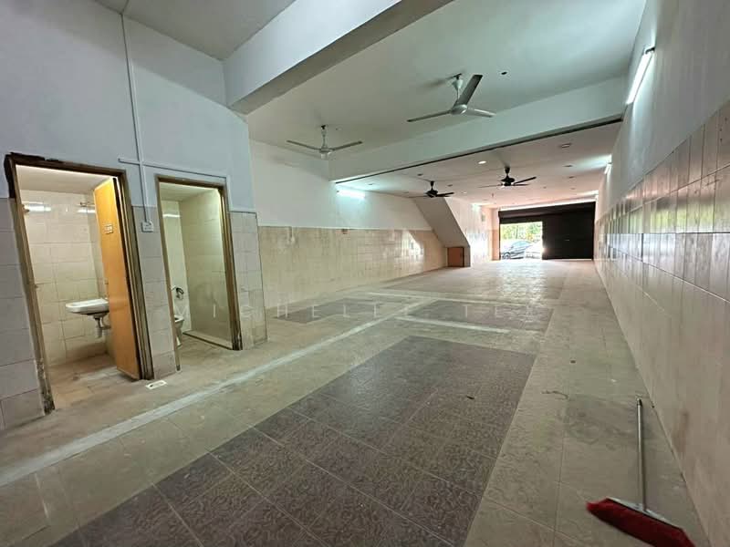 Shop / Office for Rent in Taman Pendamar Indah (Klang) - Michelle Tee - Bathroom - PropertyGuru.com.my