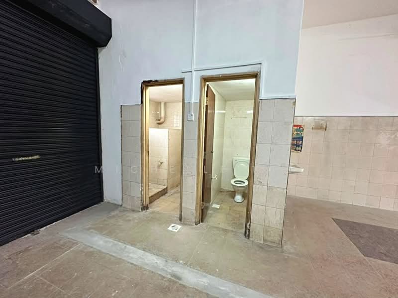 Shop / Office for Rent in Taman Pendamar Indah (Klang) - Michelle Tee - Bathroom - PropertyGuru.com.my