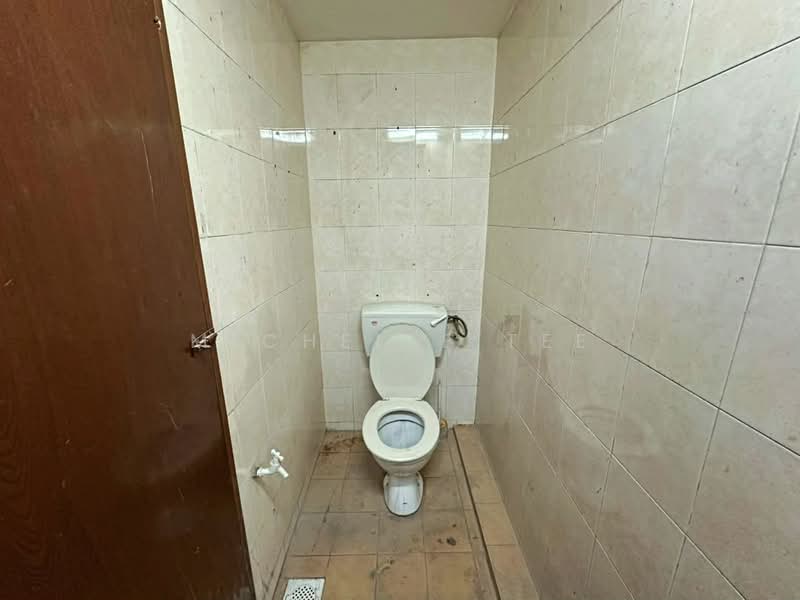 Shop / Office for Rent in Taman Pendamar Indah (Klang) - Michelle Tee - Bathroom - PropertyGuru.com.my