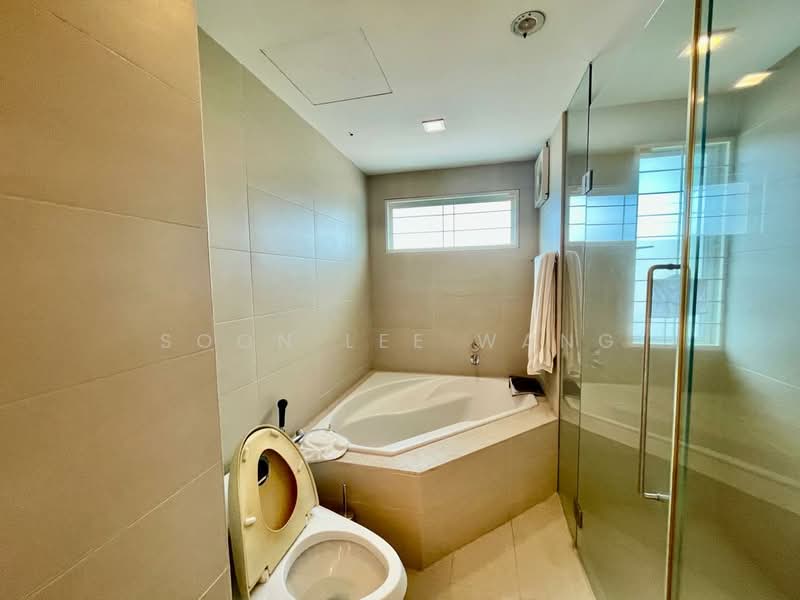 Rumah Teres 2.5 Tingkat untuk Dijual di Bandar Utama 6 (Bandar Utama) - Soon Lee Wang - Bathroom - PropertyGuru.com.my