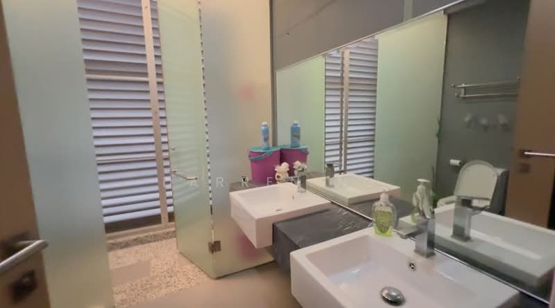 Rumah Berkembar untuk Dijual di Shah Alam (Selangor) - Darren Ng - Bathroom - PropertyGuru.com.my