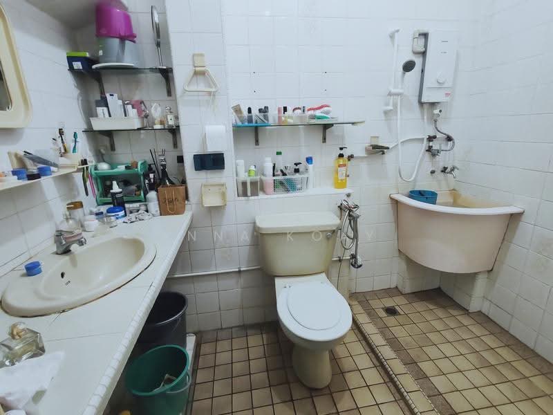 Bungalow House for Sale in Bukit Gelugor (Gelugor) - Anna Koay - Bathroom - PropertyGuru.com.my