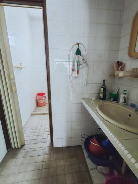 Bungalow House for Sale in Bukit Gelugor (Gelugor) - Anna Koay - Bathroom - PropertyGuru.com.my