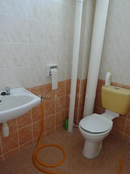 Pangsapuri untuk Dijual di Asia Heights - Anna Koay - Bathroom - PropertyGuru.com.my