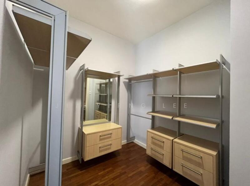 Walk-in Closet