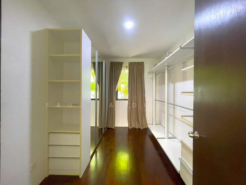Walk-in Closet