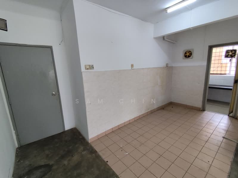 Apartment for Sale at Putra Permai Block B - Sam Chin - Interior - PropertyGuru.com.my