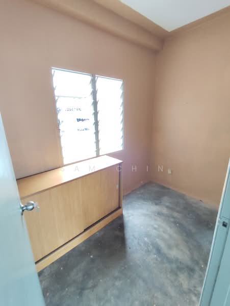 Apartment for Sale at Putra Permai Block B - Sam Chin - Interior - PropertyGuru.com.my