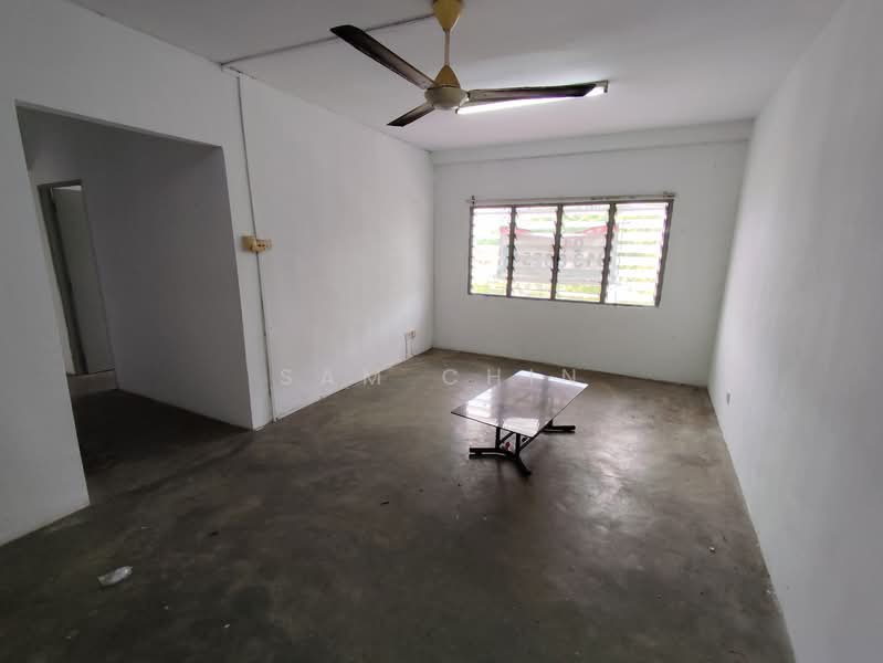 Apartment for Sale at Putra Permai Block B - Sam Chin - Living Room - PropertyGuru.com.my