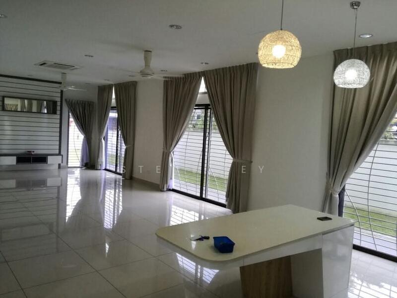 Link Bungalow for Sale in Taman Adda Heights (Tebrau) - Steve Tey - Living Room - PropertyGuru.com.my