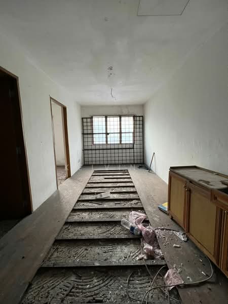 Flat for Sale at Lestari Apartment - Kelvin . - Corridor - PropertyGuru.com.my