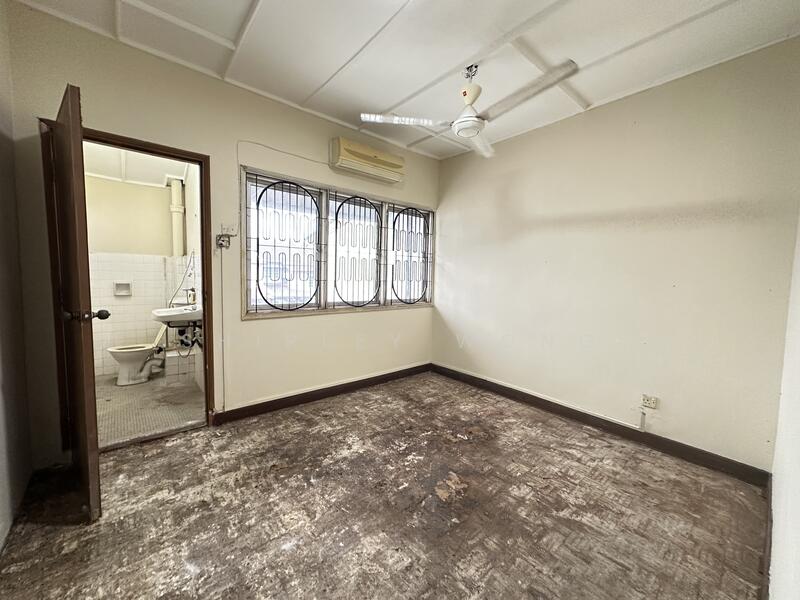 Bathroom 1-Real Photo