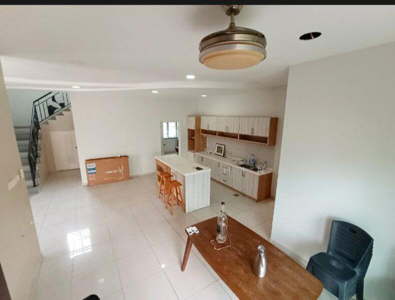 Dining/Kitchen