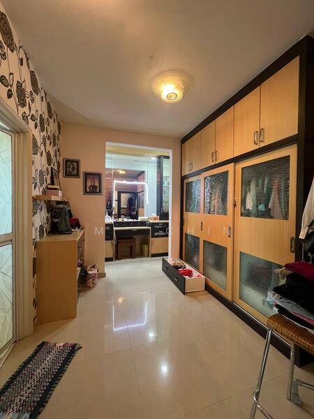 Walk-in Closet