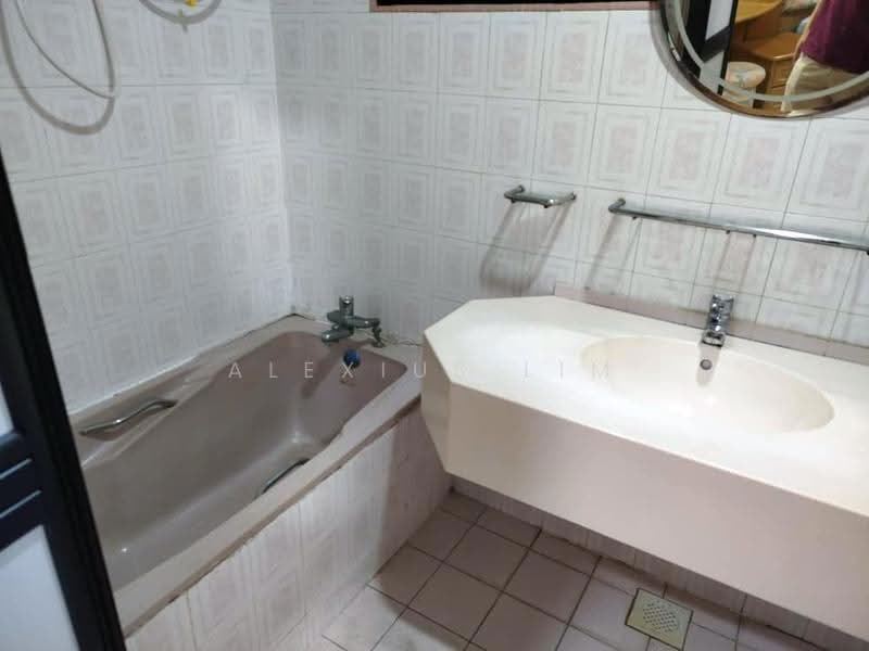 Apartment for Sale at Stulang Villa - Alexius Lim - Bathroom - PropertyGuru.com.my