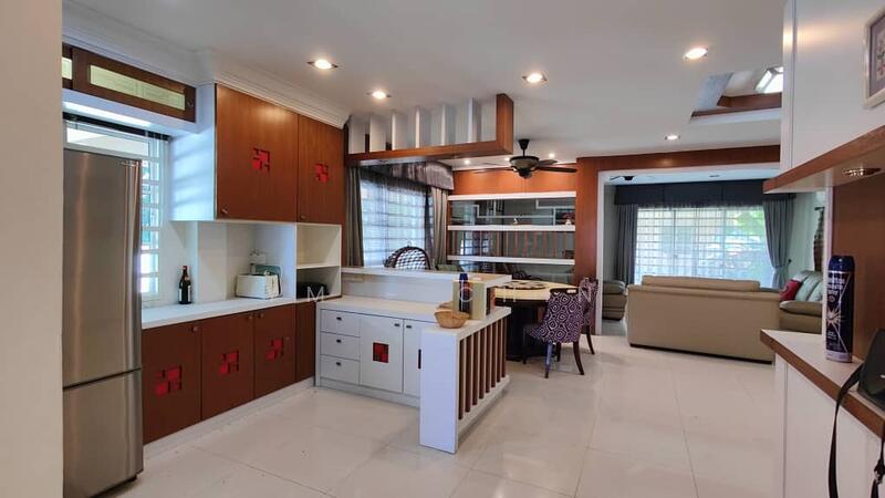 Dining & Pantry Area