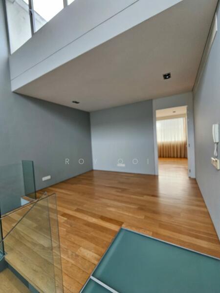 For Rent - The Edge of U-Thant