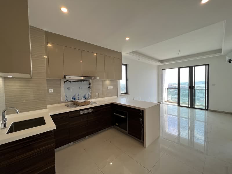 Service Residence for Sale at R&F Princess Cove Phase 1 - Lucas Wong - Kitchen - PropertyGuru.com.my
