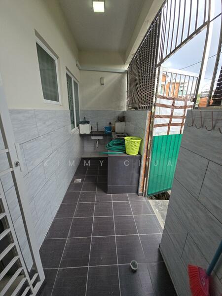 Yard or wet kitchen