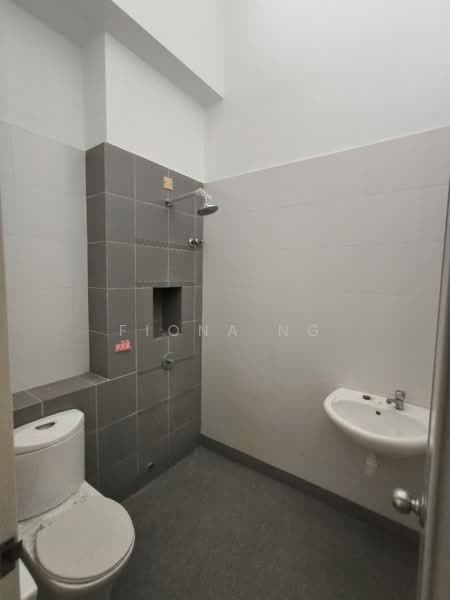 2-storey Terraced House for Sale in Setia Indah (Setia Alam) - Fiona Ng - Bathroom - PropertyGuru.com.my
