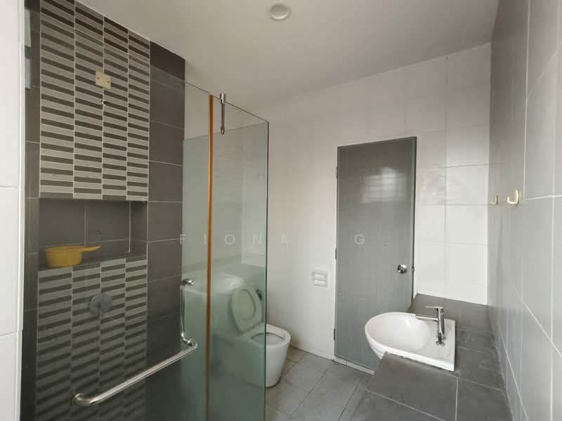 2-storey Terraced House for Sale in Setia Indah (Setia Alam) - Fiona Ng - Bathroom - PropertyGuru.com.my