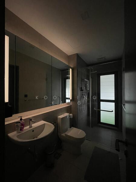 Servis Apartment untuk Dijual di Atwater : Service Residences - Koo Ying Kang - Bathroom - PropertyGuru.com.my