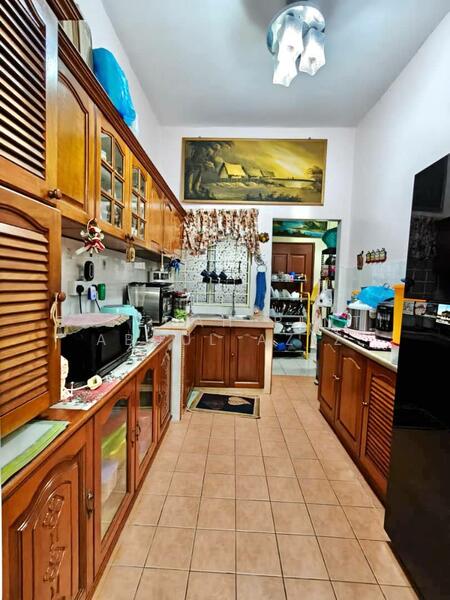 2-storey Terraced House for Sale in Seksyen 23 (Shah Alam) - Rafedah Binti Abdul Aziz - Kitchen - PropertyGuru.com.my
