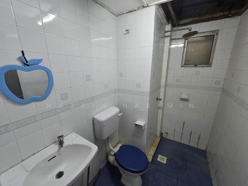Pangsapuri Sri Angkasa untuk Untuk Dijual - RM 260,000, Feb 2026 - Bathroom - PropertyGuru.com.my