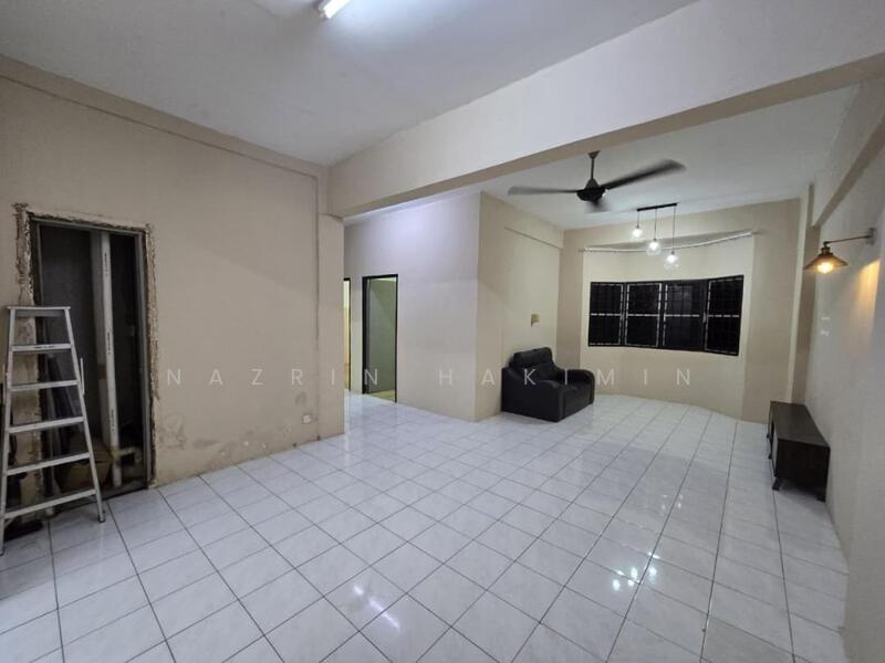 Pangsapuri Sri Angkasa untuk Untuk Dijual - RM 260,000, Feb 2026 - Living Room - PropertyGuru.com.my