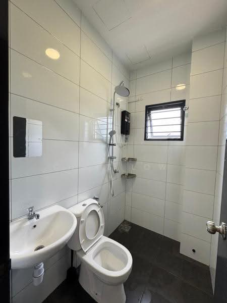 Rumah Bandar untuk Disewa di Sungai Long (Bandar Sungai Long) - Grace Low - Bathroom - PropertyGuru.com.my