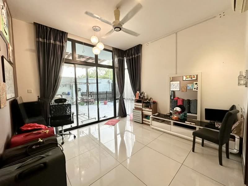 Rumah Berkembar untuk Dijual di Permas Jaya (Johor Bahru) - Yik Tat - PropertyGuru.com.my
