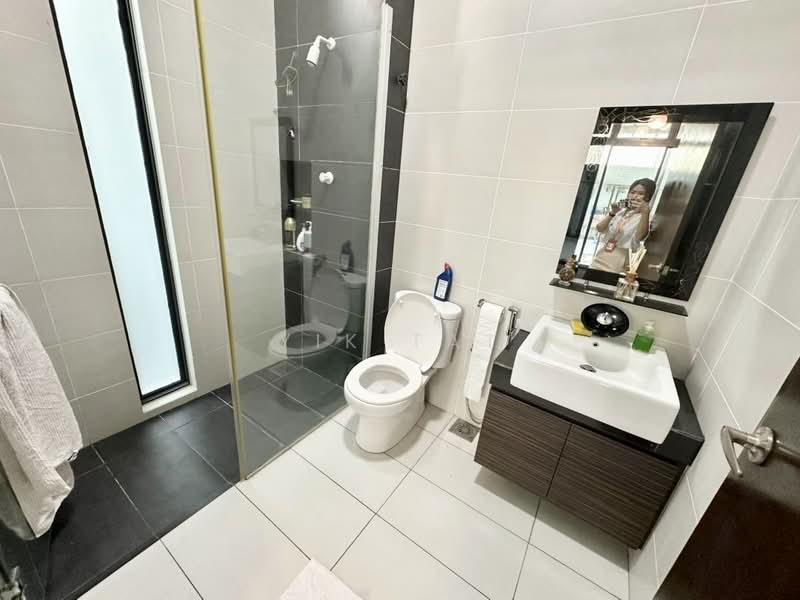 Rumah Berkembar untuk Dijual di Permas Jaya (Johor Bahru) - Yik Tat - PropertyGuru.com.my