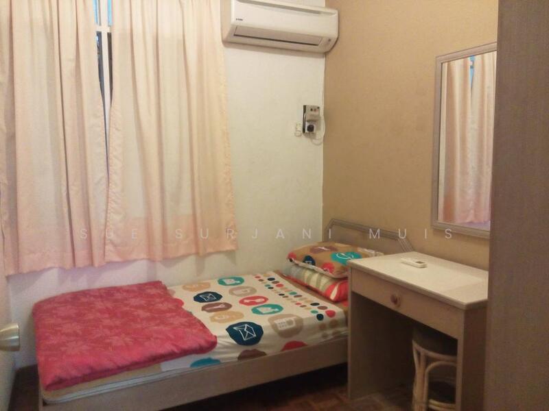 Pangsapuri untuk Dijual di Bayu Emas Apartments - Sue Surjani Muis - Bedroom - PropertyGuru.com.my